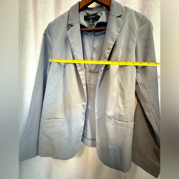 Light Gray Woman’s Business Suit Jacket - Picture 7 of 10